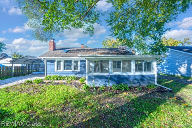 1220 S Cass Lake Rd, Waterford