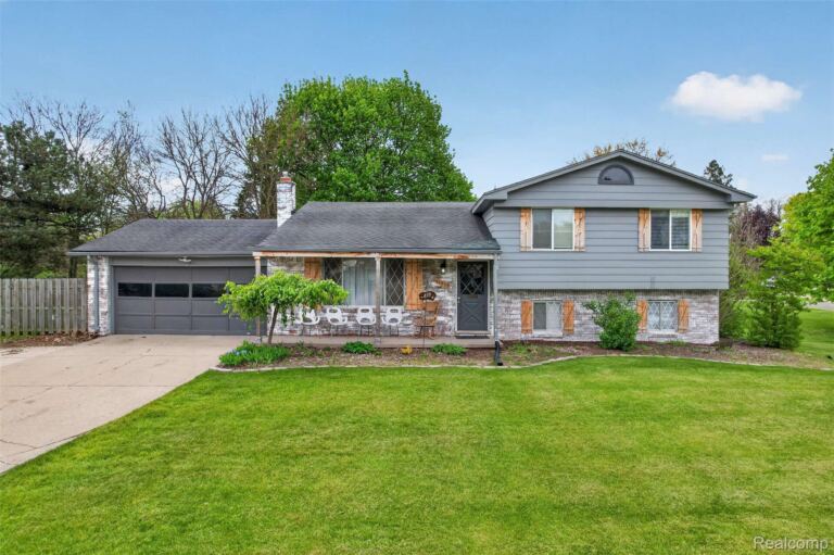 11479 Farmhill Dr, Tyrone Township