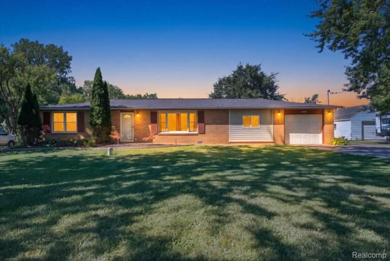 11184 N Fenton Rd, Fenton