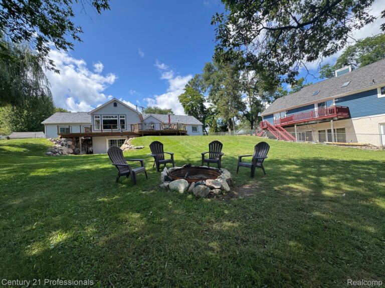 3251 Mann Rd, Waterford