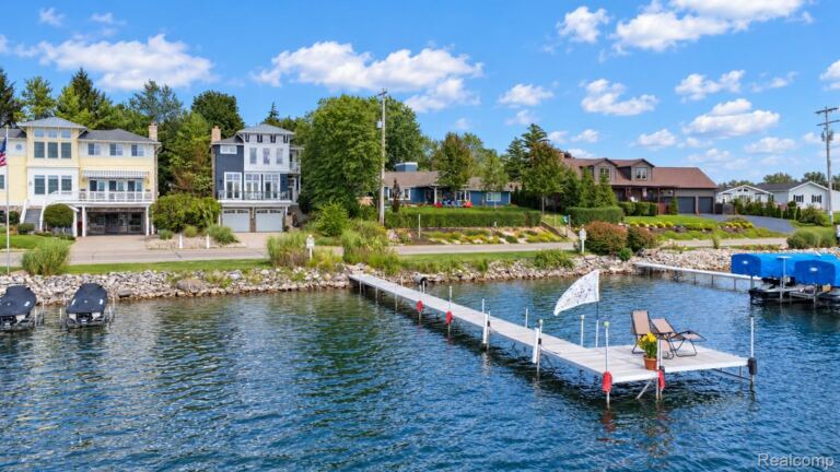 2288 N Long Lake Rd, Fenton Charter Township