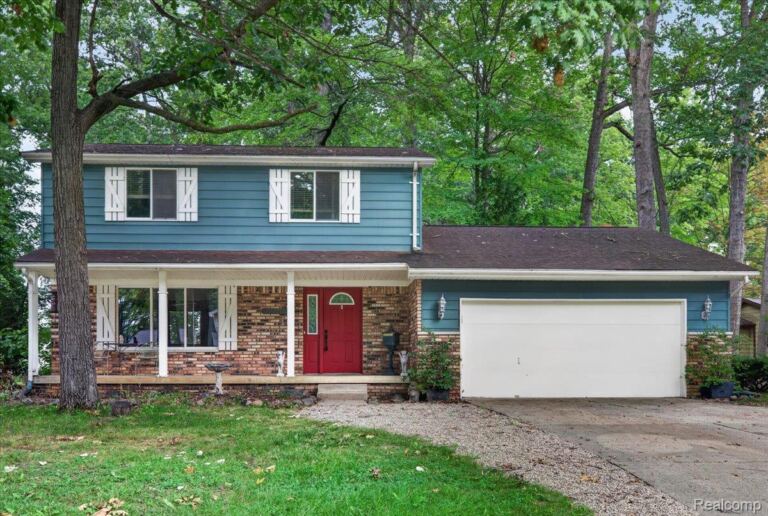 13305 Crane Ridge Dr, Fenton