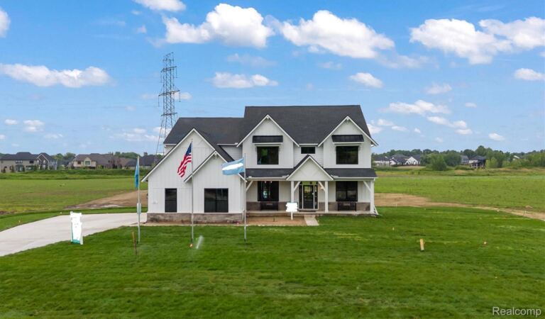 987 Buell Rd, Oakland Charter Township