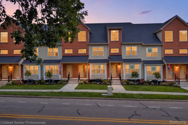 512 Village Ln, Milford