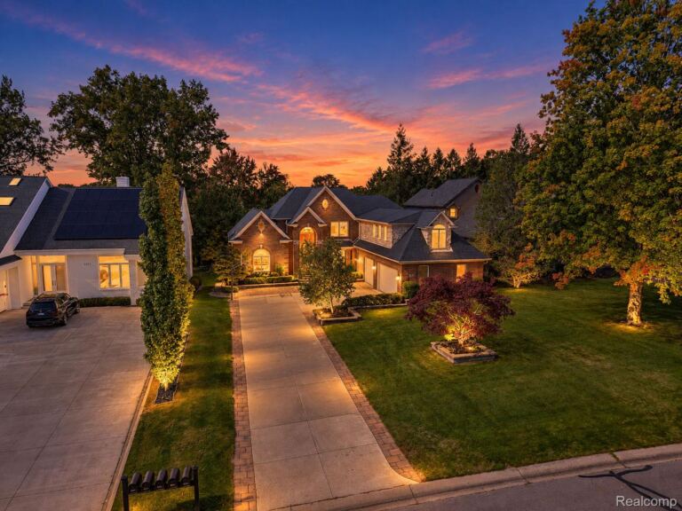 1347 Forest Bay Dr, Waterford Charter Township