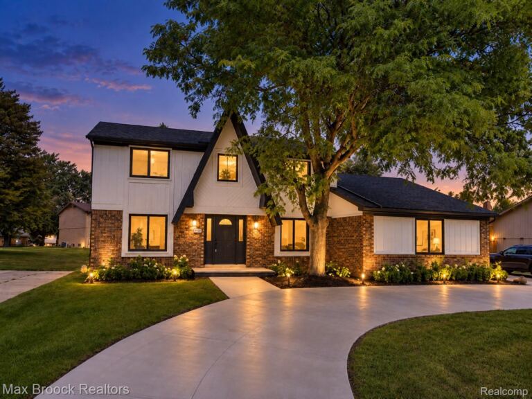 6128 Anne Dr, West Bloomfield