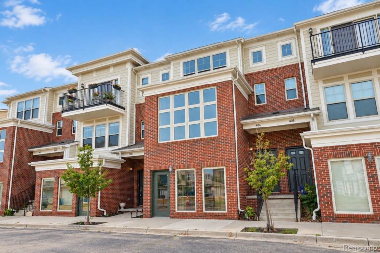 406 Legato Dr, Walled Lake