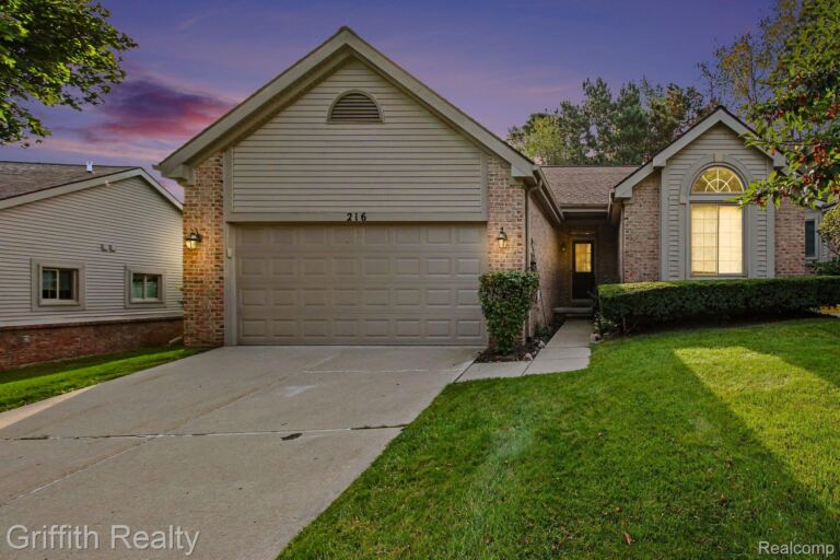 216 Sisu Knoll Dr, Brighton