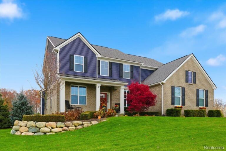 283 Westbrooke Dr, Oakland Charter Township