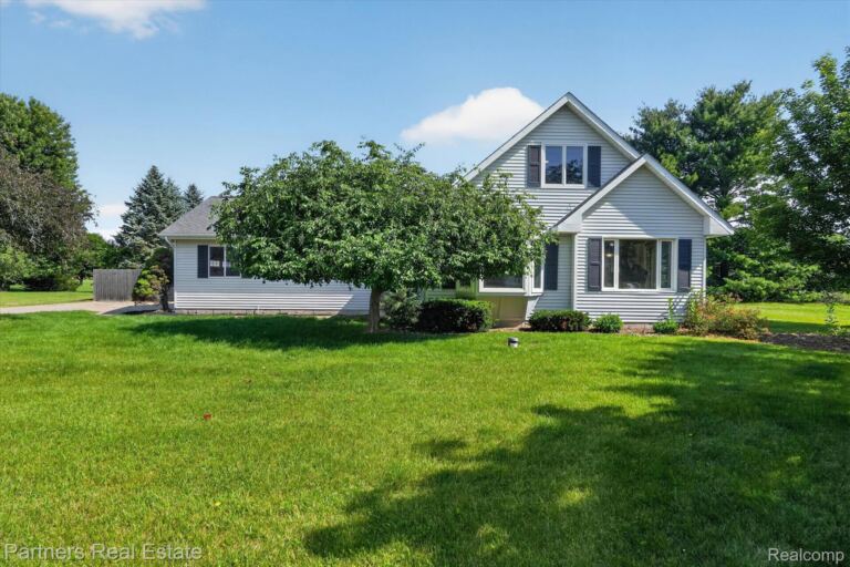 9145 Apple Orchard Dr, Tyrone Township
