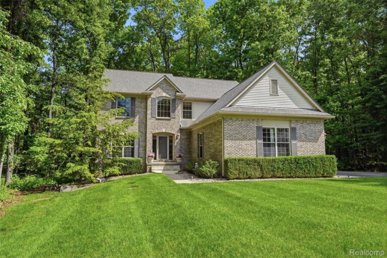 2790 Pine Bluffs Ct., Highland
