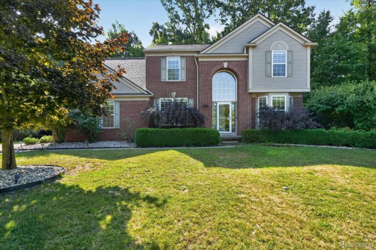 6350 Knob Hill Ct, Grand Blanc