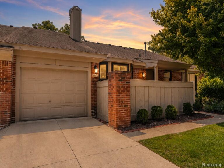 7482 Sheffield, West Bloomfield