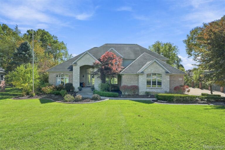 10136 Rosemarie Run, Brighton Township