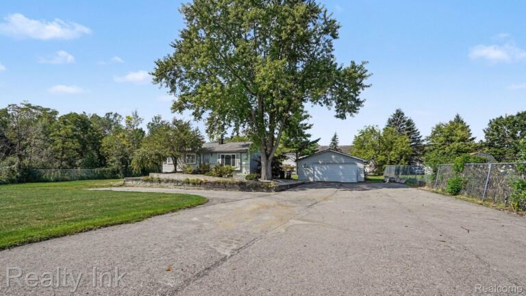 11260 Lemen Rd, Green Oak Township