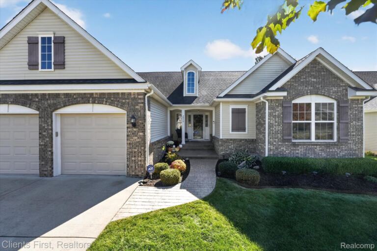 2970 W Amberly Blvd, Oceola Township