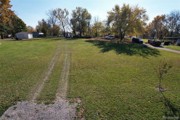 1070 Grand Blanc Rd, Grand Blanc