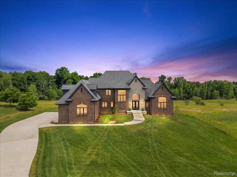 6301 Bridle Path, Grand Blanc Charter Township