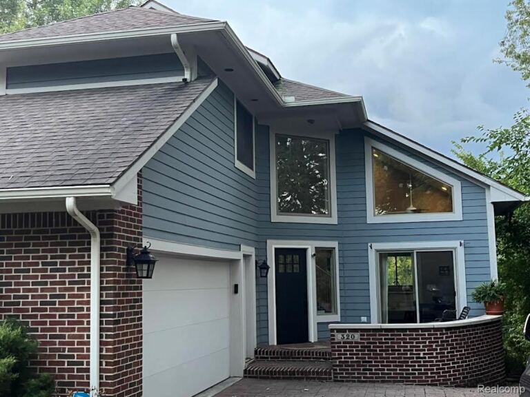 320 Charlevoix St, Commerce Charter Township