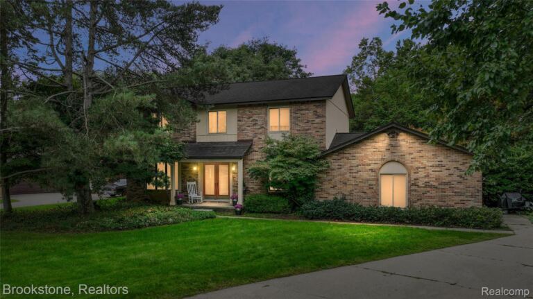 3622 Elder Rd S, West Bloomfield