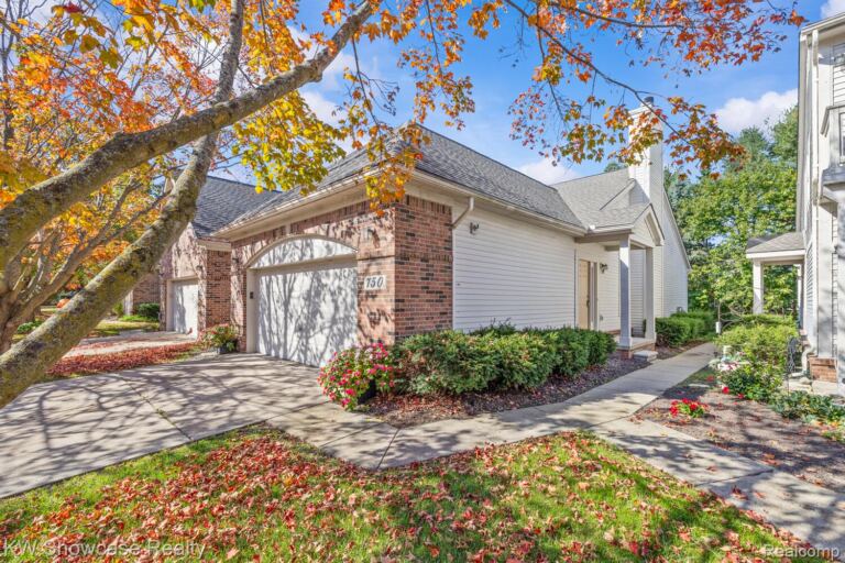 750 W River Dr, Commerce Charter Township
