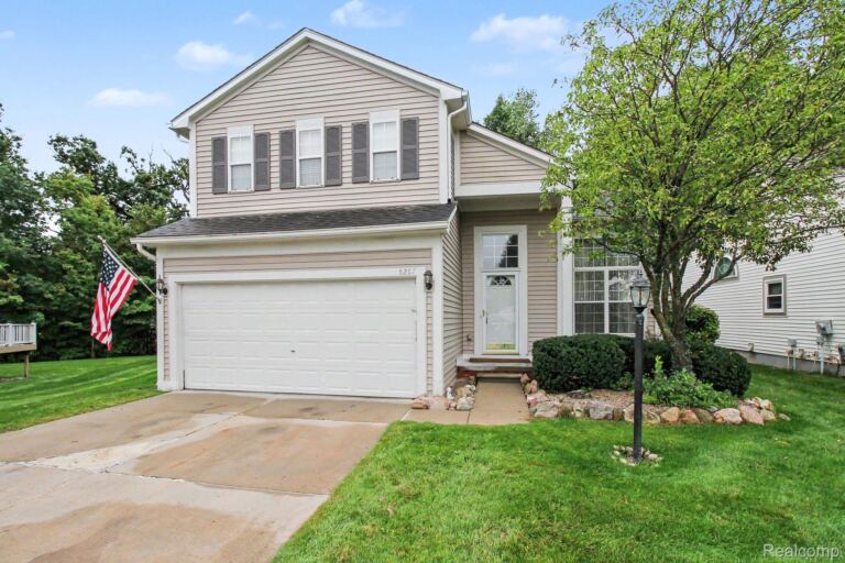 5207 Sandalwood Cir, Grand Blanc