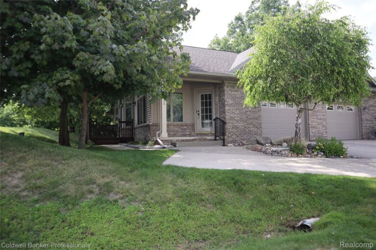 13368 Julie Anne Ct, Fenton
