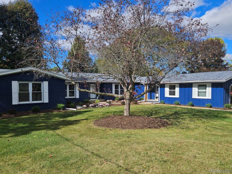 6353 Perry Rd, Grand Blanc