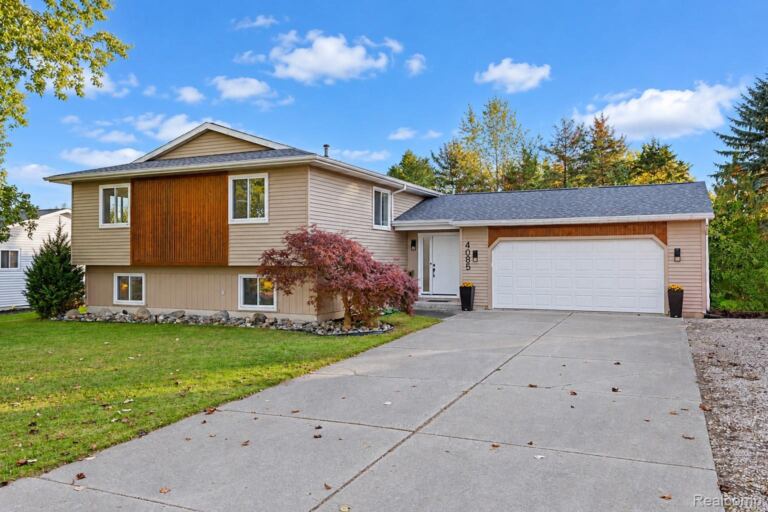 4085 Becker St, Fenton Charter Township
