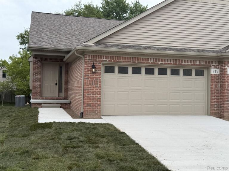 819 Chelsea Ridge Ct, Howell