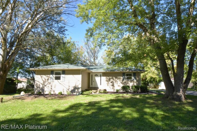 2471 Moore Pl, Oceola Township