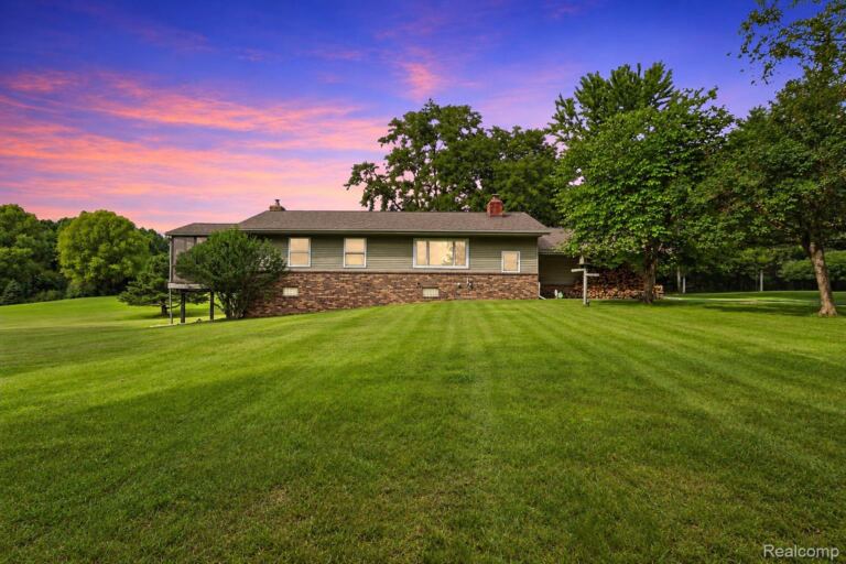 6776 Farley Rd, Pinckney