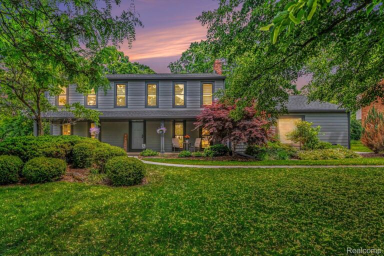 4071 Shore Crest Dr, West Bloomfield