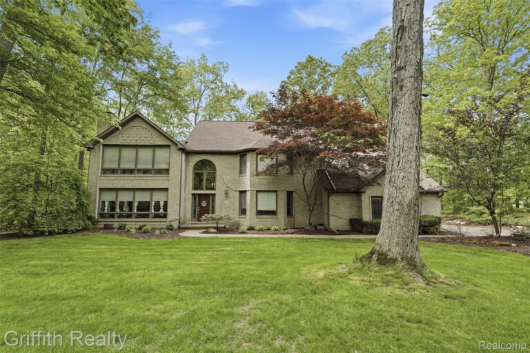 2018 Pine Hollow Trl, Brighton