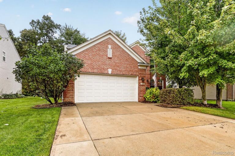1371 Callaway Ct, Oceola Township