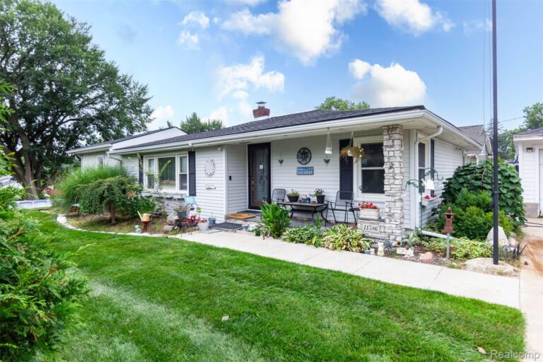11586 Norway Dr, Hartland