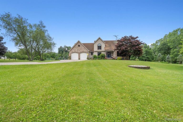 125 Olde Franklin Dr, Howell