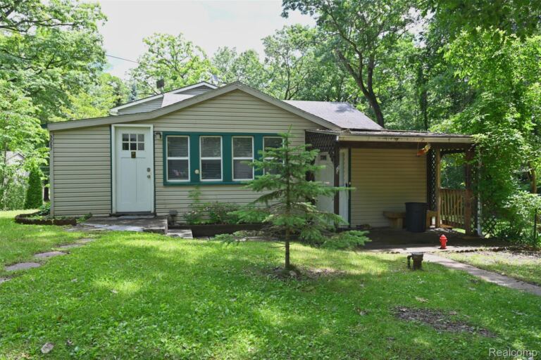 3057 Hillside Dr, Milford