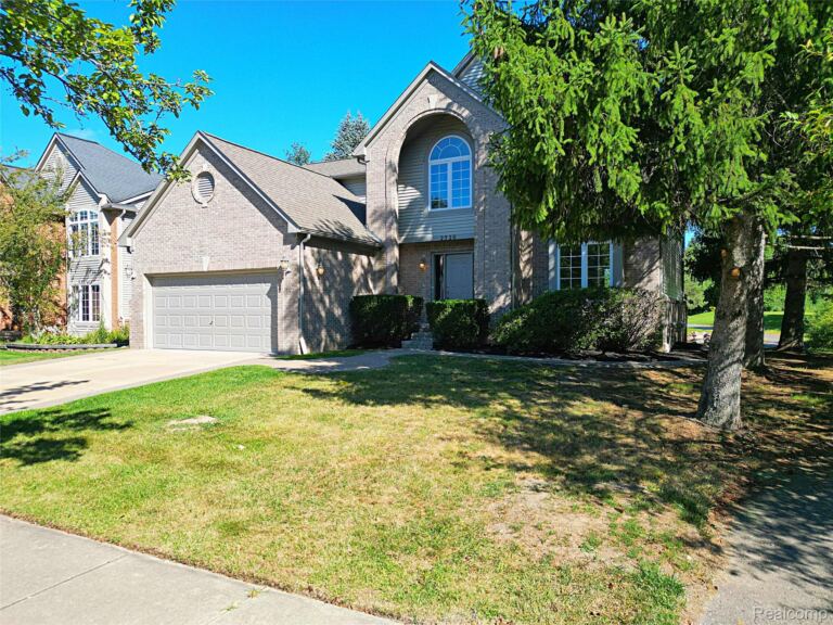 2320 Baltusrol Dr, Commerce Charter Township
