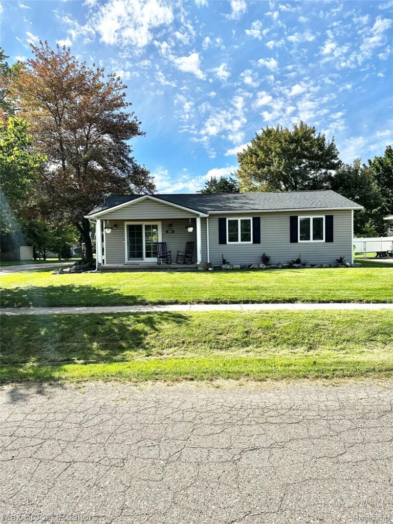 201 Bloomingdale St, Fenton