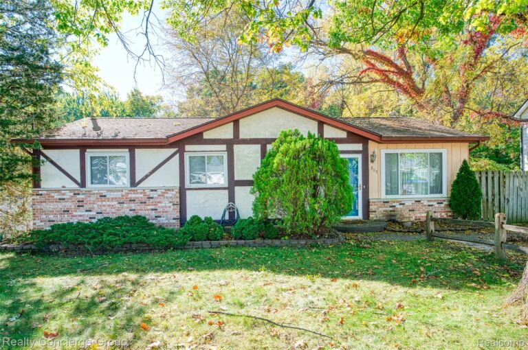 305 Brighton Lake Rd, Brighton